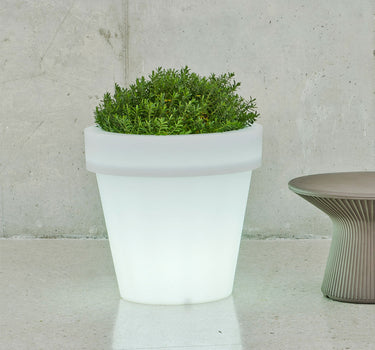 MAGNOLIA 60 round planter with light