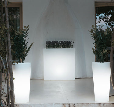 JUNCO 80 RECTANGULAR PLANTER WITH LIGHT